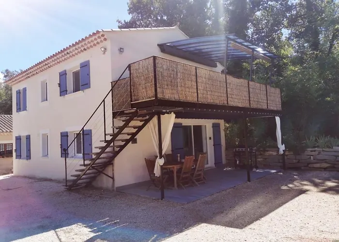 Accueil Chaleureux des Hôtels à Saignon