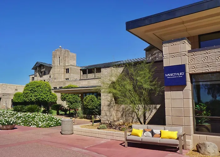 Best Phoenix Hotels Offering Free Parking