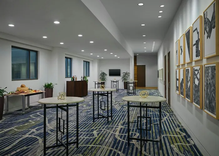 Top Indianapolis Hotels Offering Hot Tubs In-Room